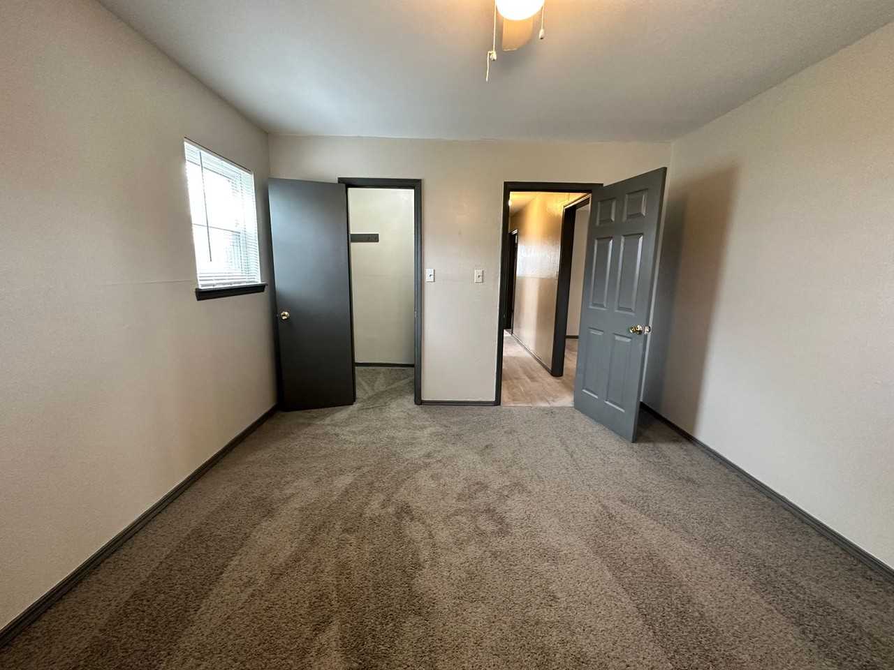 1706 Surrey Place - Photo 5 of 25