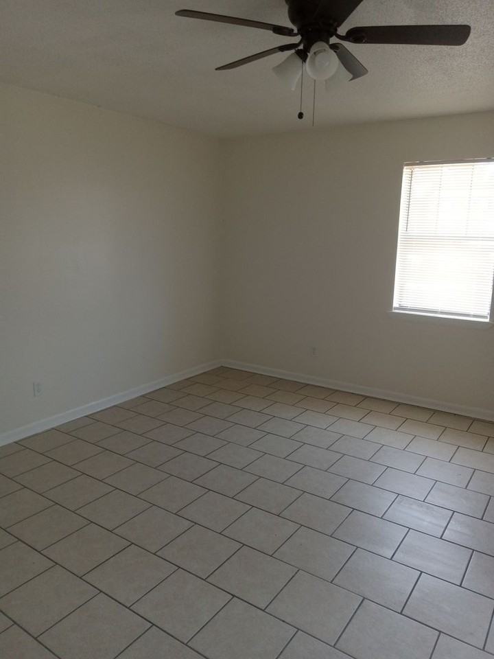 225 8th St SW - Photo 2 of 9