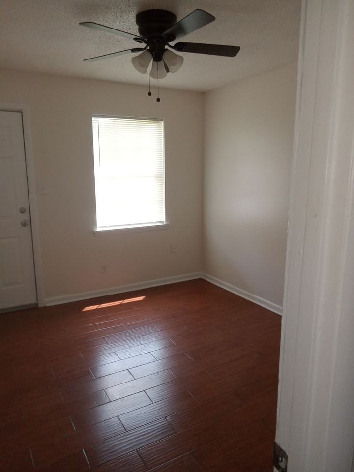 225 8th St SW - Photo 3 of 9