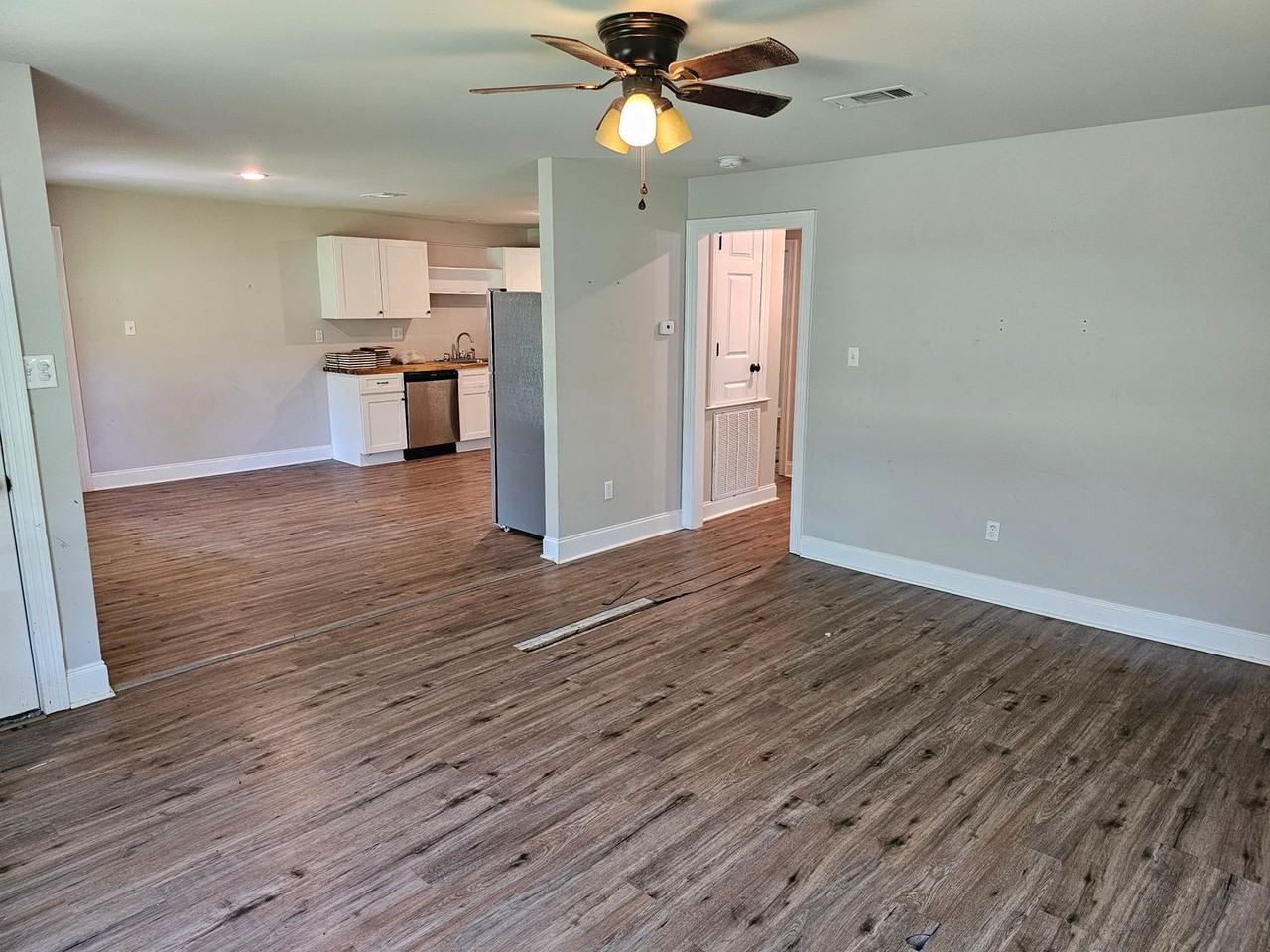 14357 Thomas St - Photo 2 of 9