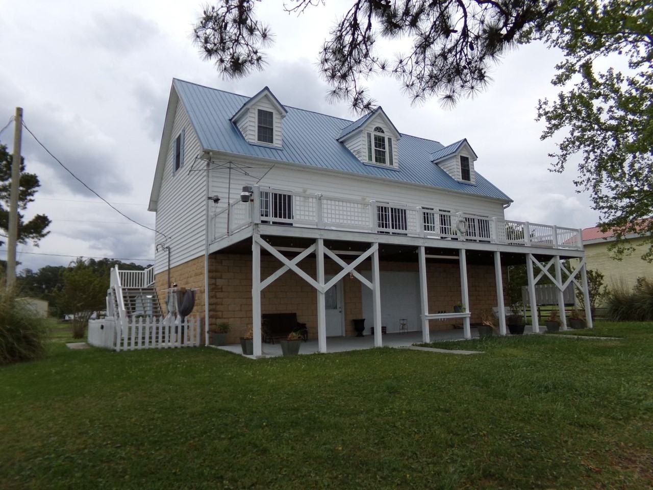 144 Great Neck Rd - Photo 2 of 36