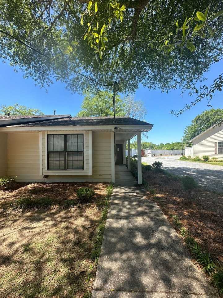 115 Cedar Ct - Photo 2 of 15
