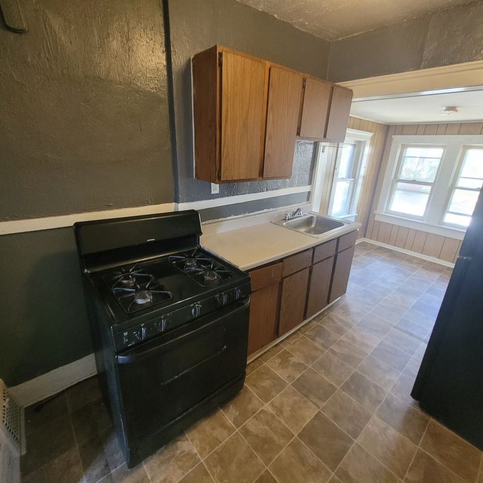 13611 Beachwood Ave. - Photo 3 of 12