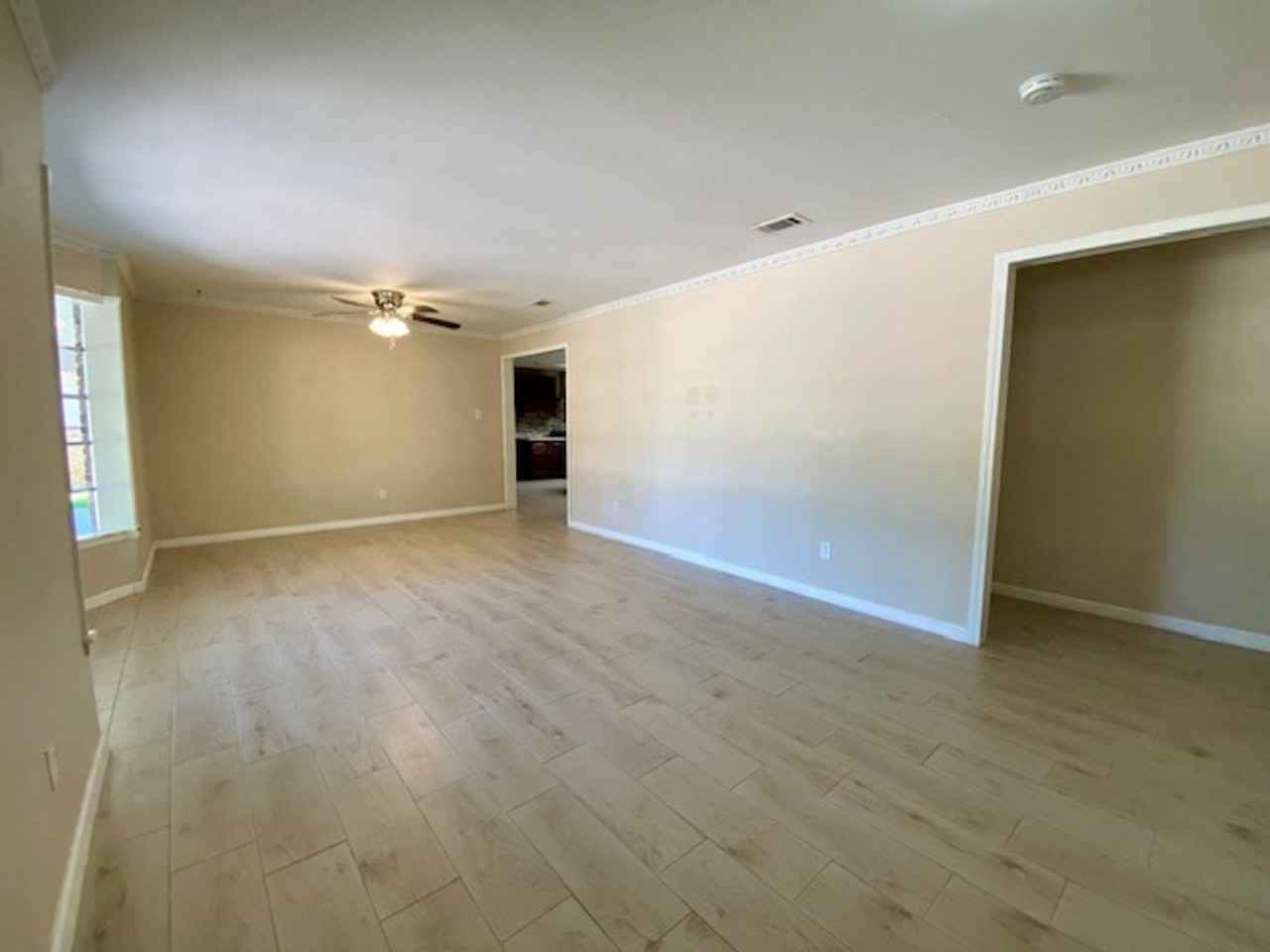 2320 Melrose Ave - Photo 2 of 17