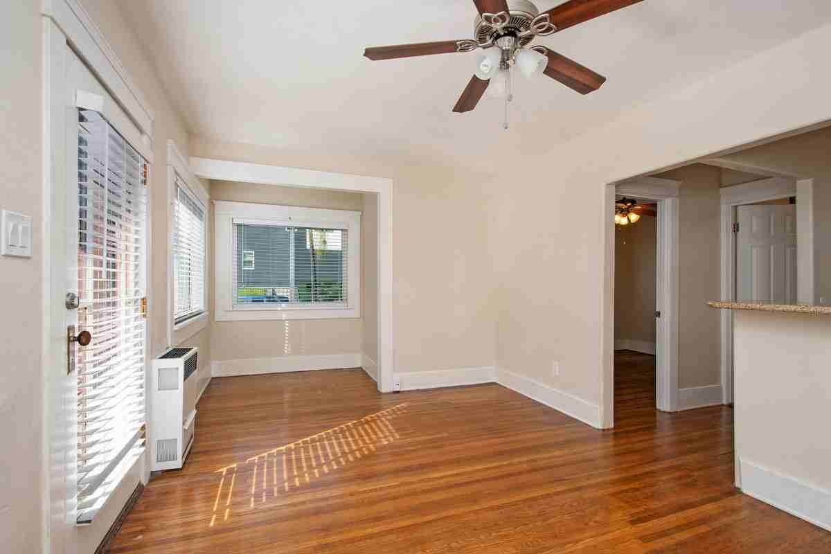 3027 30th St - Photo 2 of 26