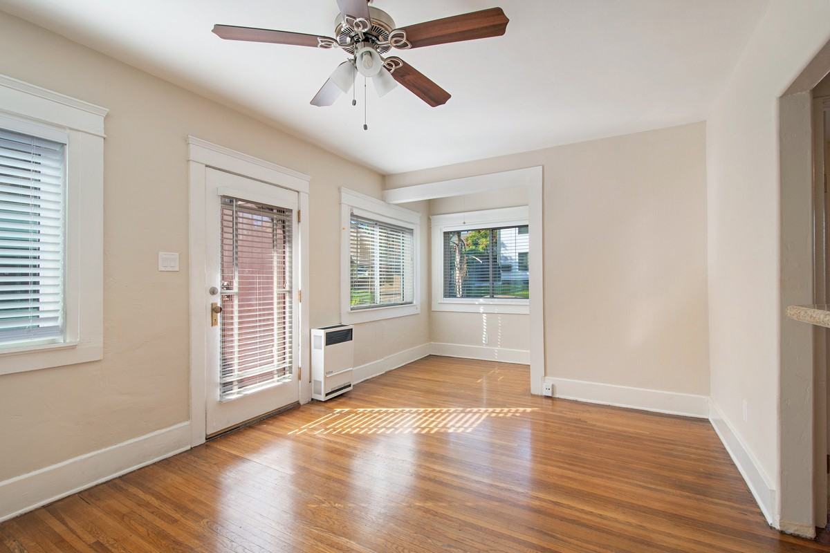 3027 30th St - Photo 3 of 26