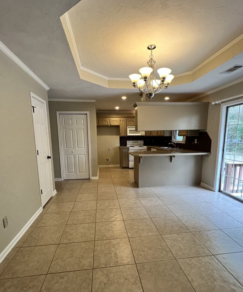 1052 Highland Blvd #NA - Photo 6 of 8