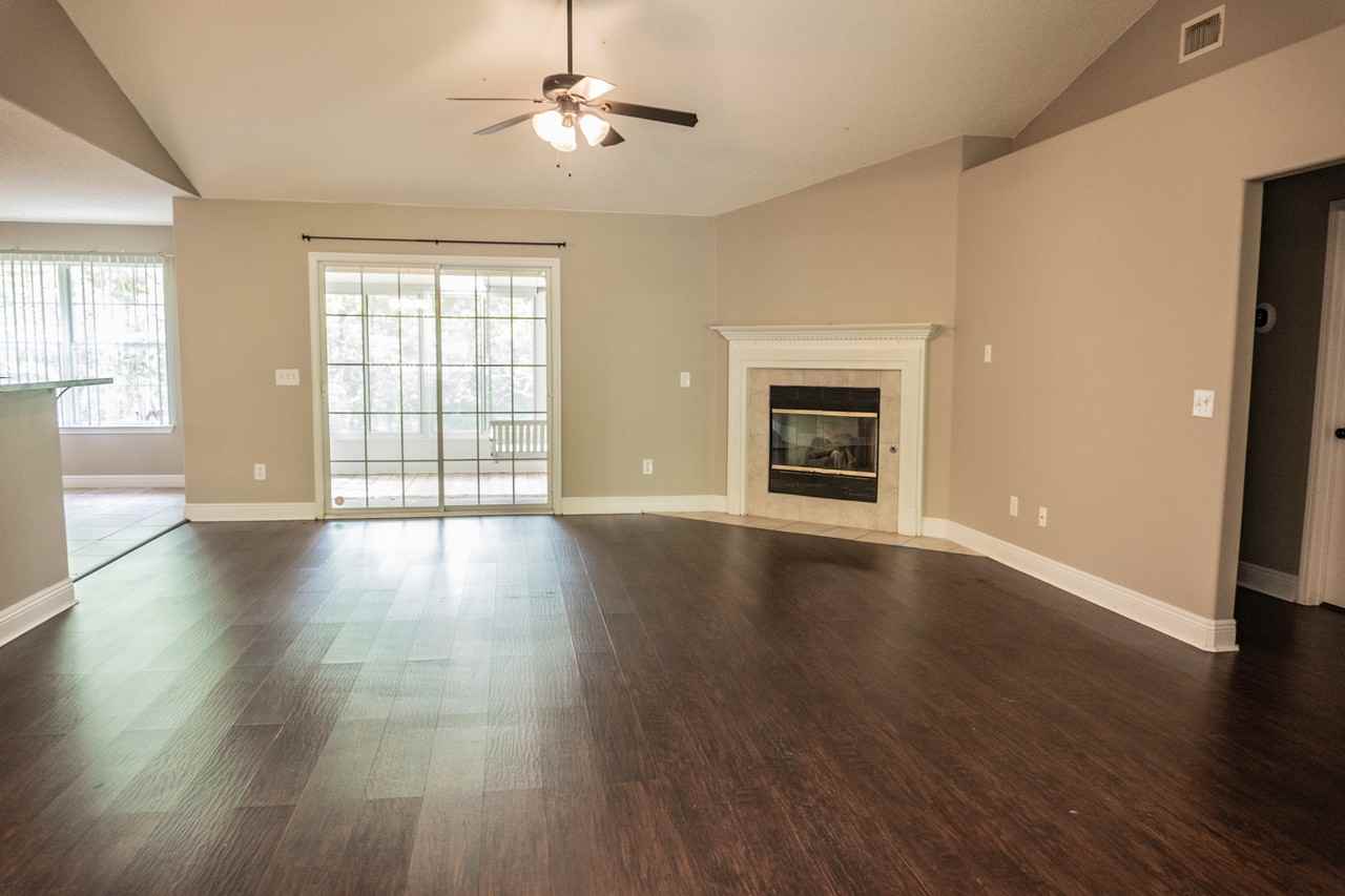 211 Foxchase Way #10 - Photo 2 of 24