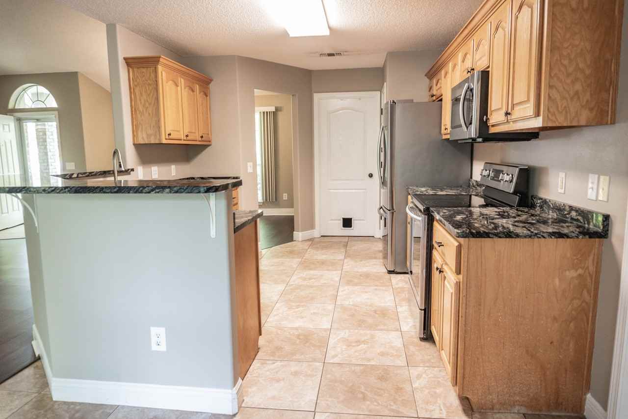 211 Foxchase Way #10 - Photo 3 of 24