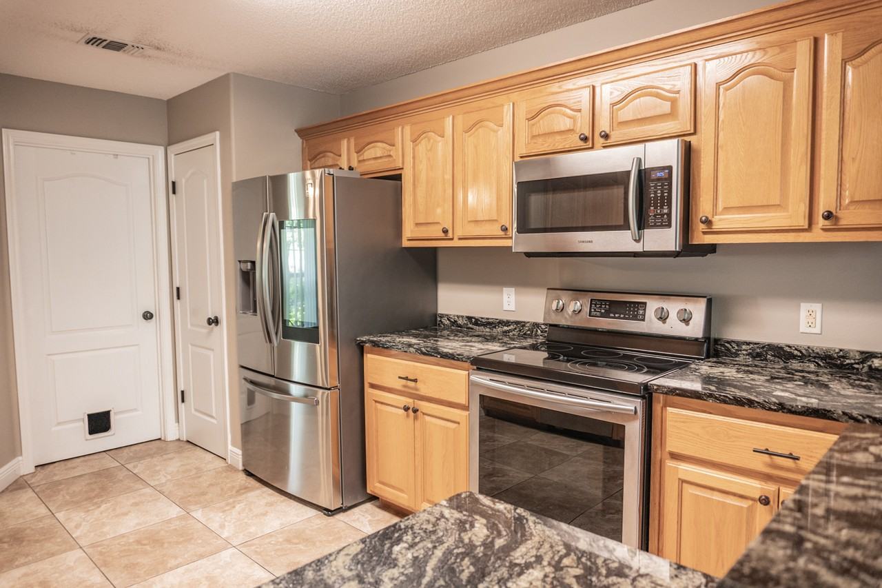 211 Foxchase Way #10 - Photo 5 of 24