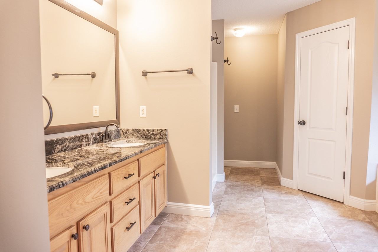 211 Foxchase Way #10 - Photo 7 of 24