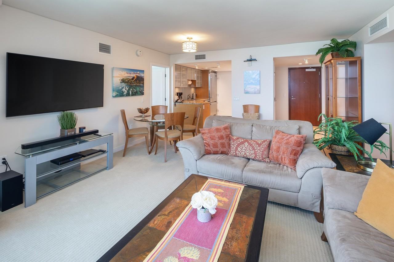 1177 Queen St #1 - Photo 4 of 22