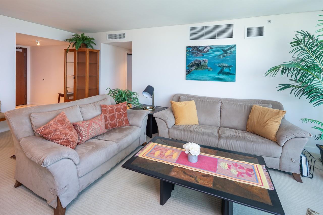 1177 Queen St #1 - Photo 5 of 22