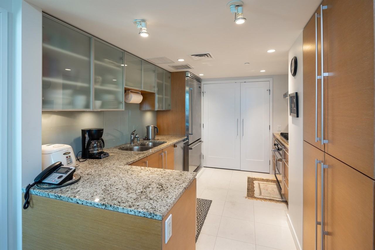 1177 Queen St #1 - Photo 6 of 22