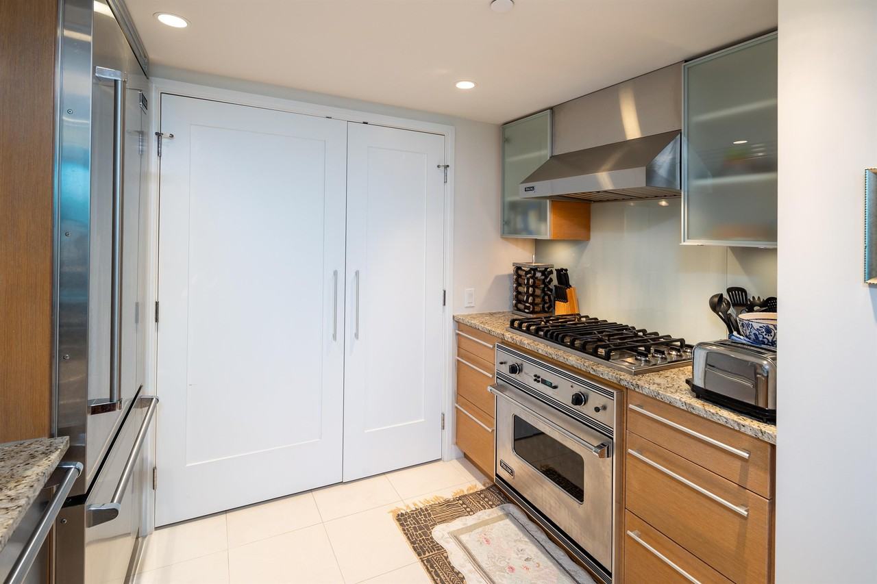 1177 Queen St #1 - Photo 7 of 22
