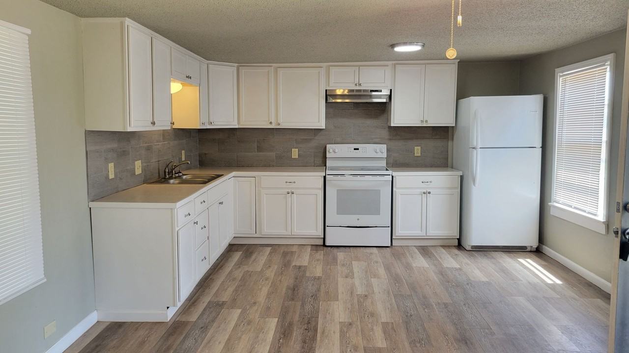 7406 18th St - Photo 2 of 16