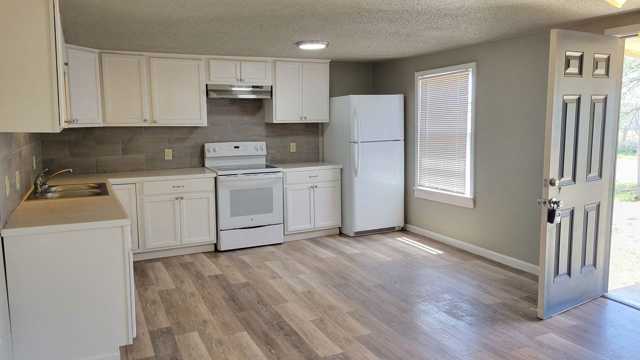 7406 18th St - Photo 3 of 16