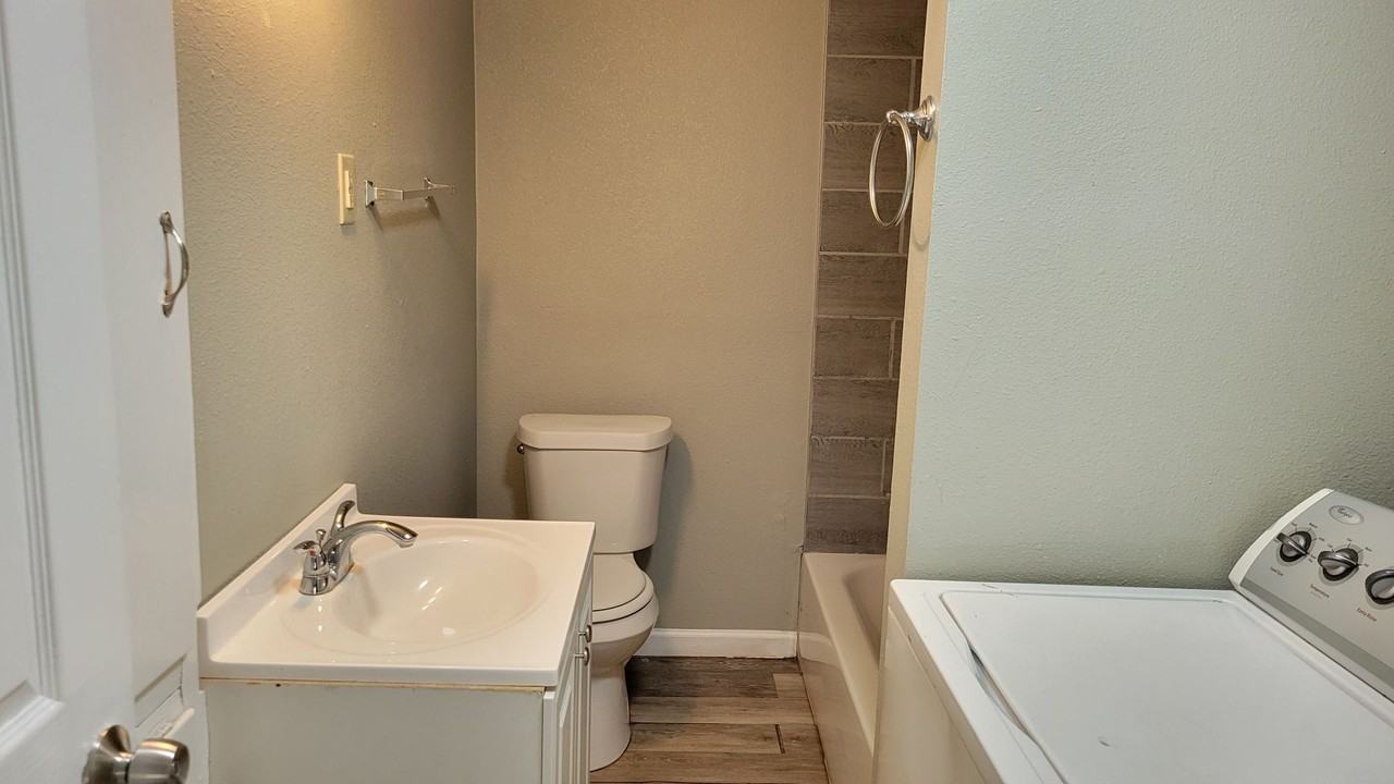 7406 18th St - Photo 7 of 16