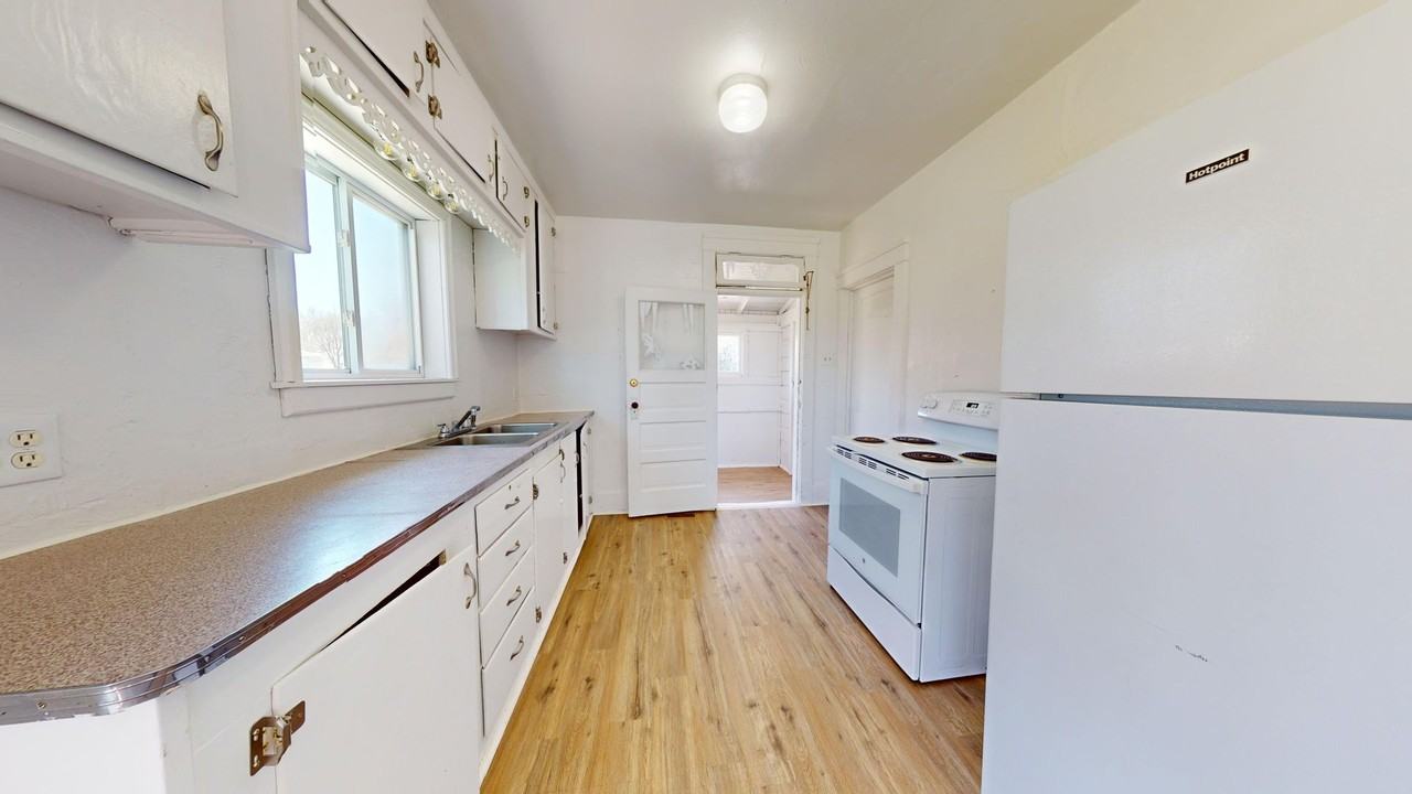 1029 Springmill St - Photo 2 of 12