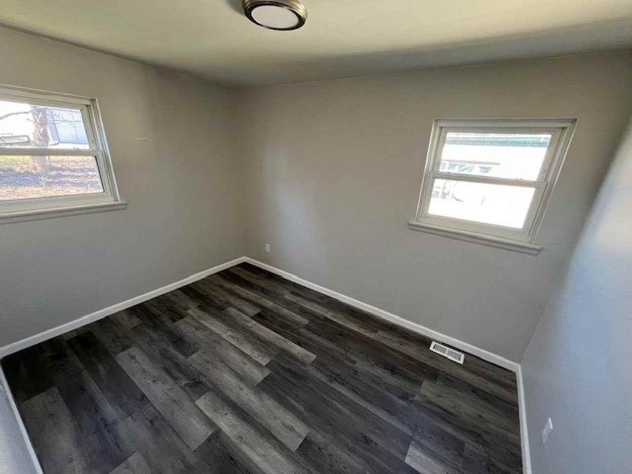 67 Brooks St - Photo 5 of 9