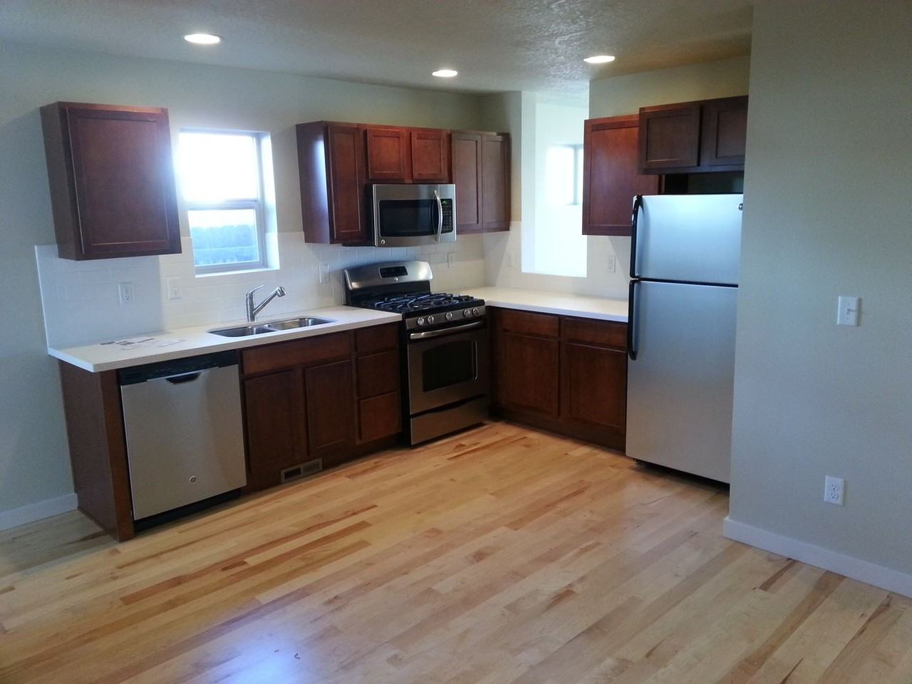 1243 S Division Ave - Photo 2 of 16