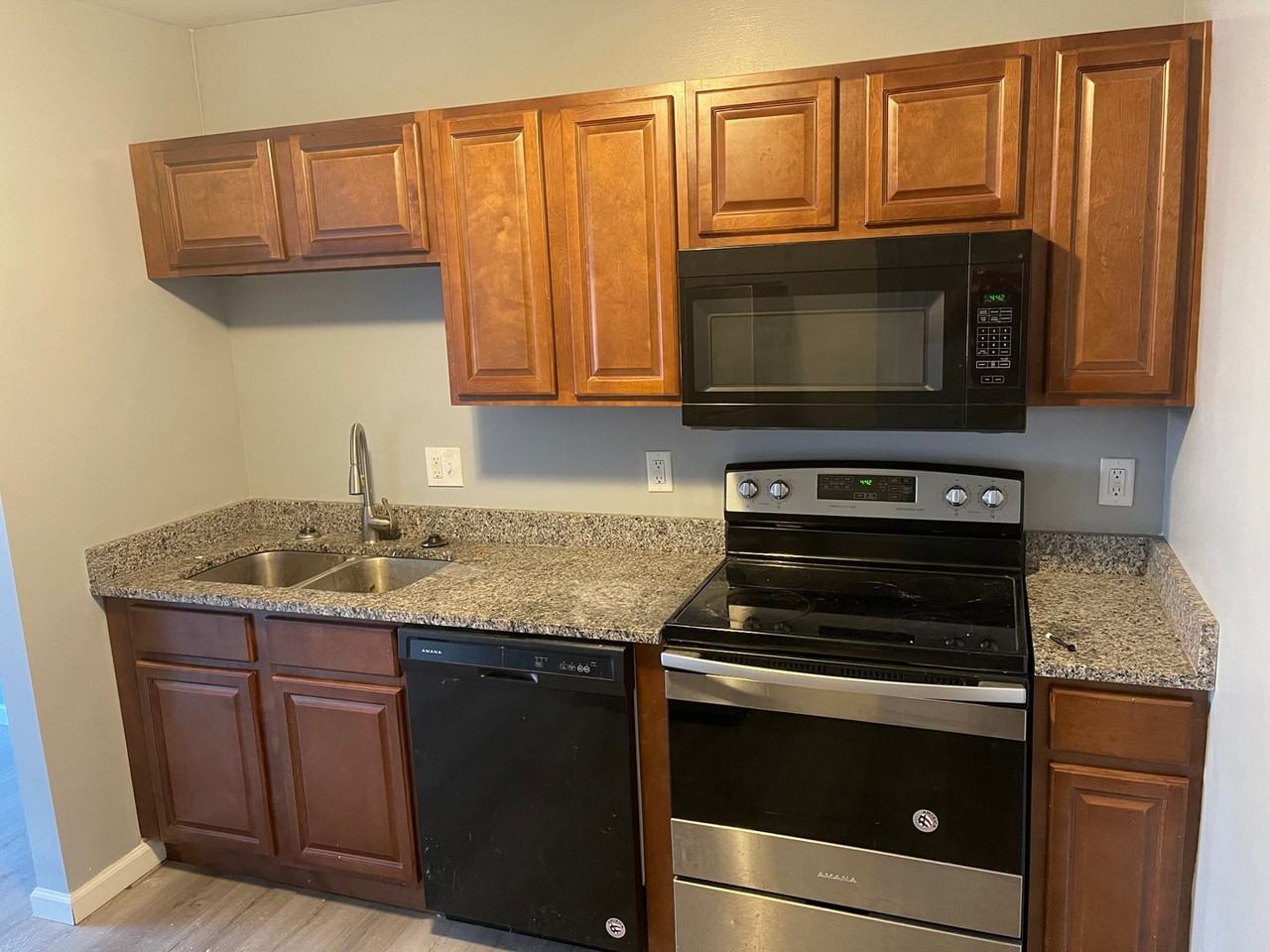 807-809 W. Courtois St. - Photo 4 of 12