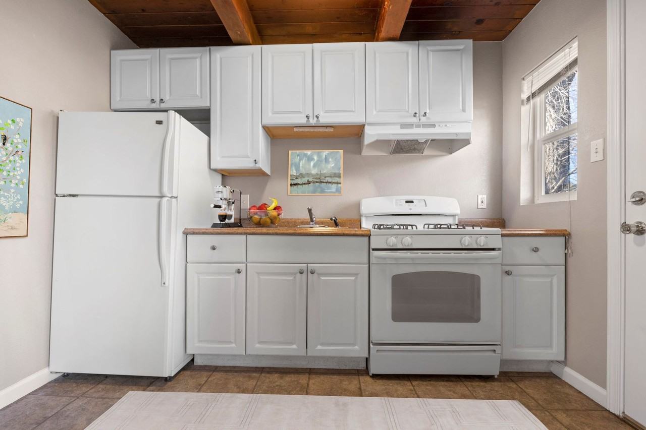 695 Denslowe Drive - Photo 3 of 7