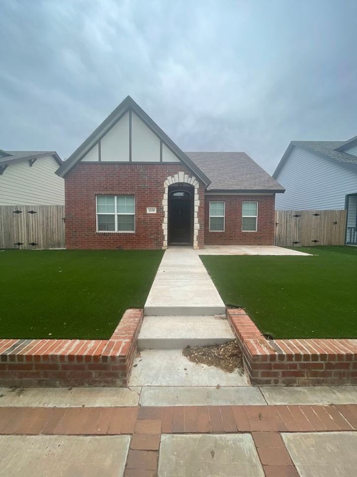 2109 9th St - Photo 2 of 11