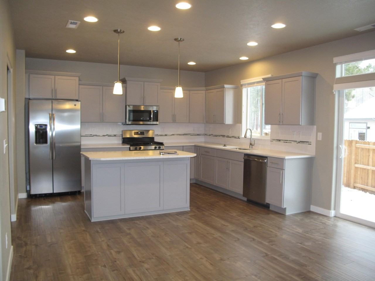 746 N Roundhouse Ct - Photo 2 of 12