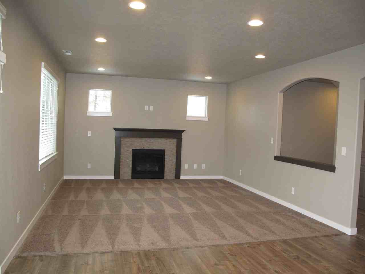 746 N Roundhouse Ct - Photo 3 of 12