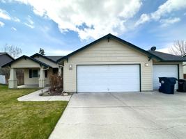 featured image of 940 Nw Oak Ln