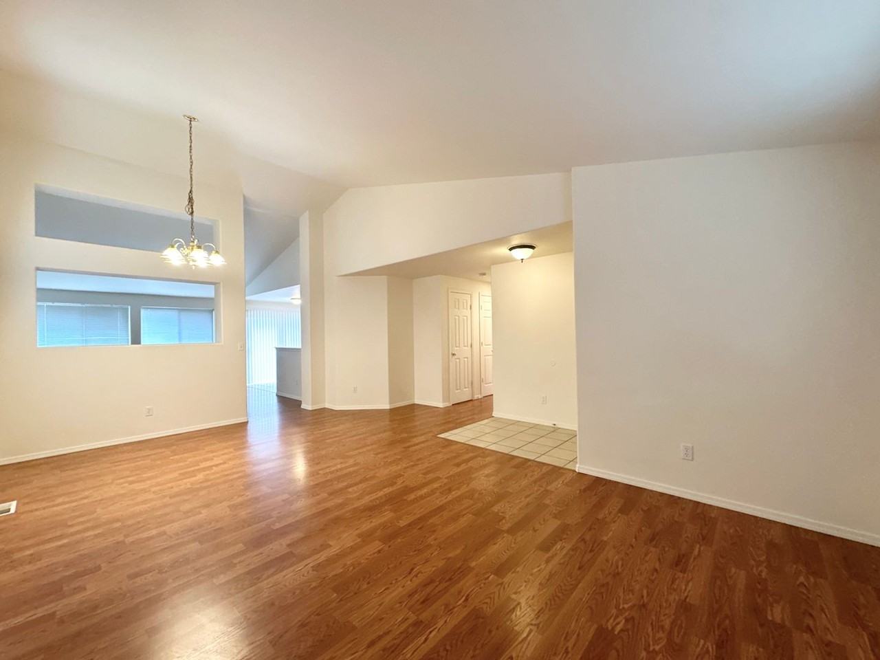 940 Nw Oak Ln - Photo 3 of 23