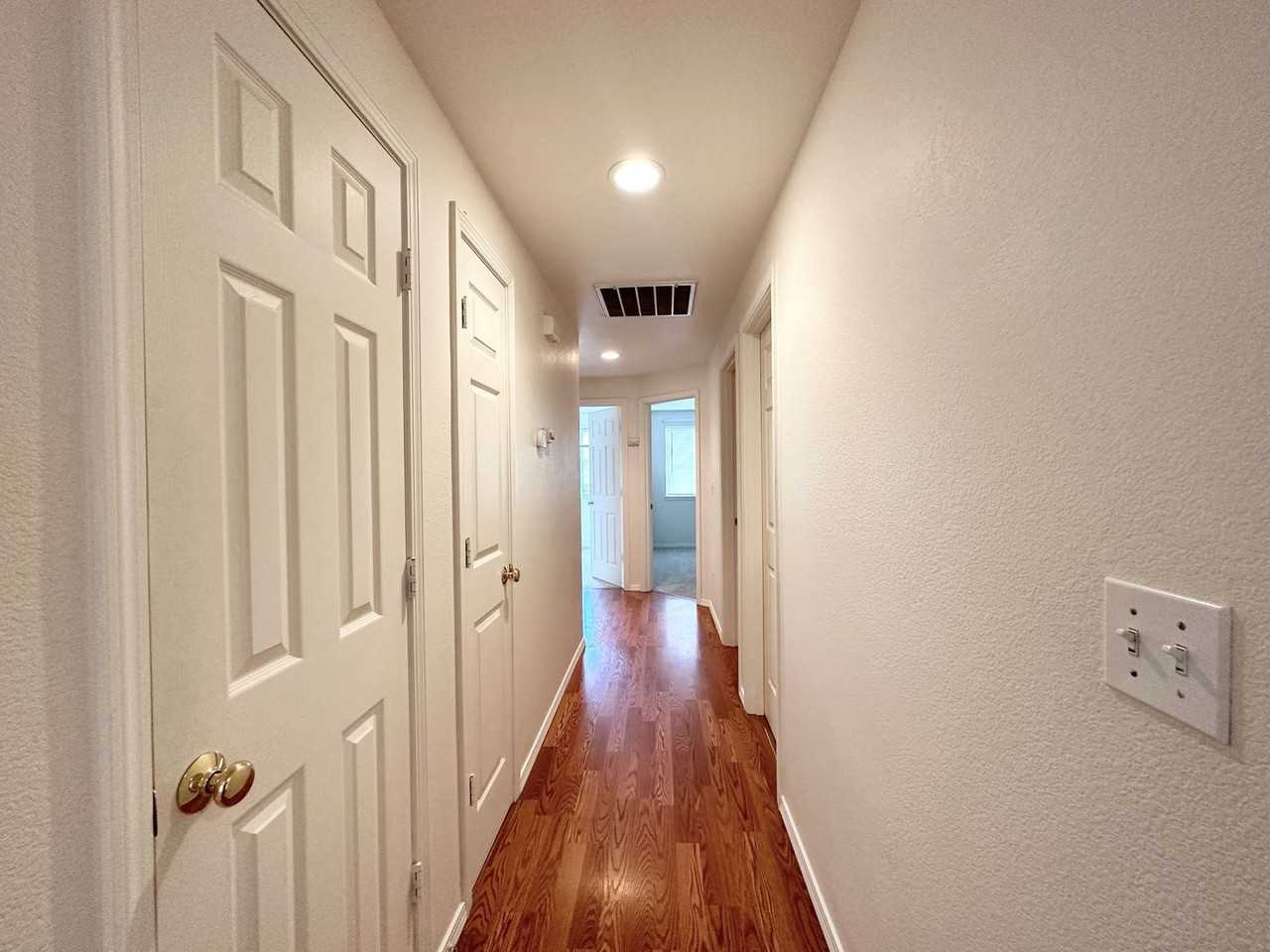 940 Nw Oak Ln - Photo 5 of 23