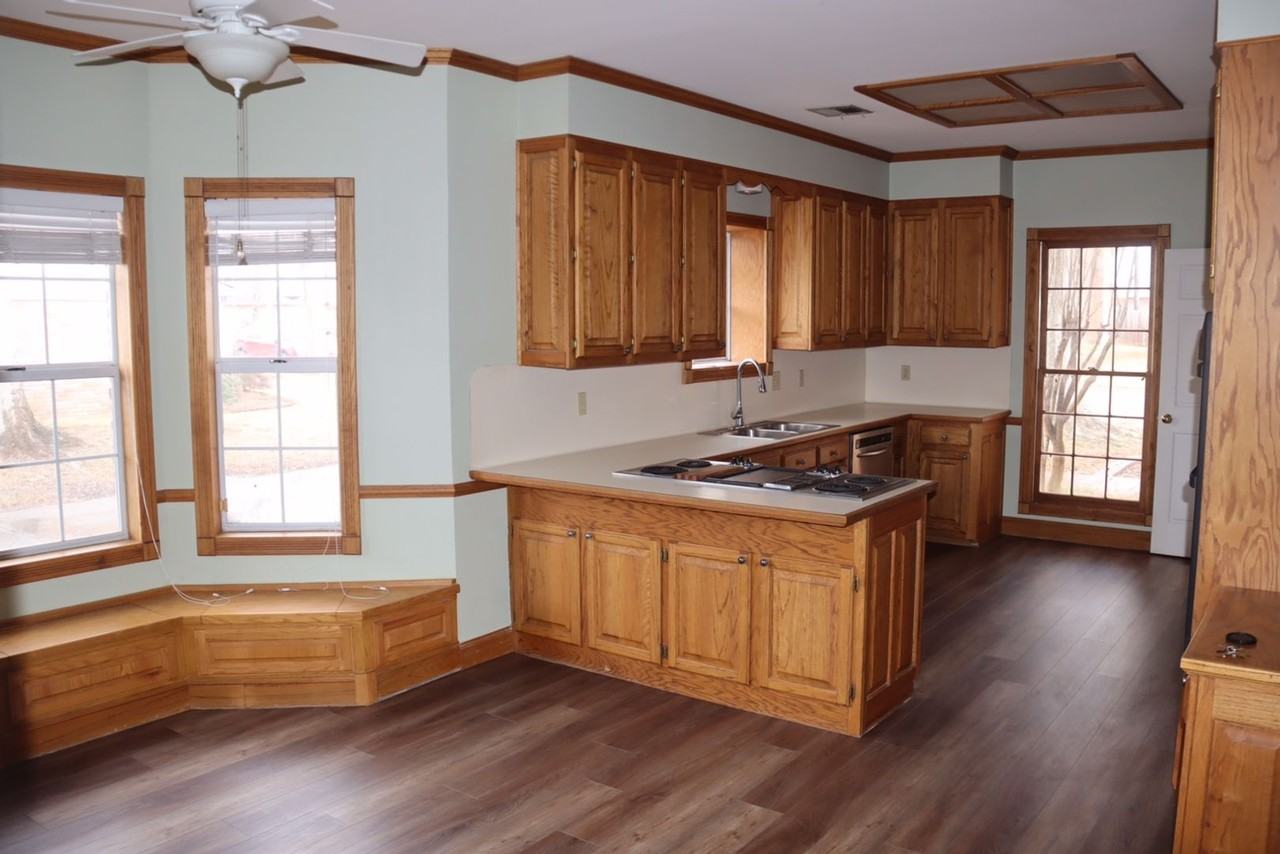 428 Tealwood Dr - Photo 4 of 12