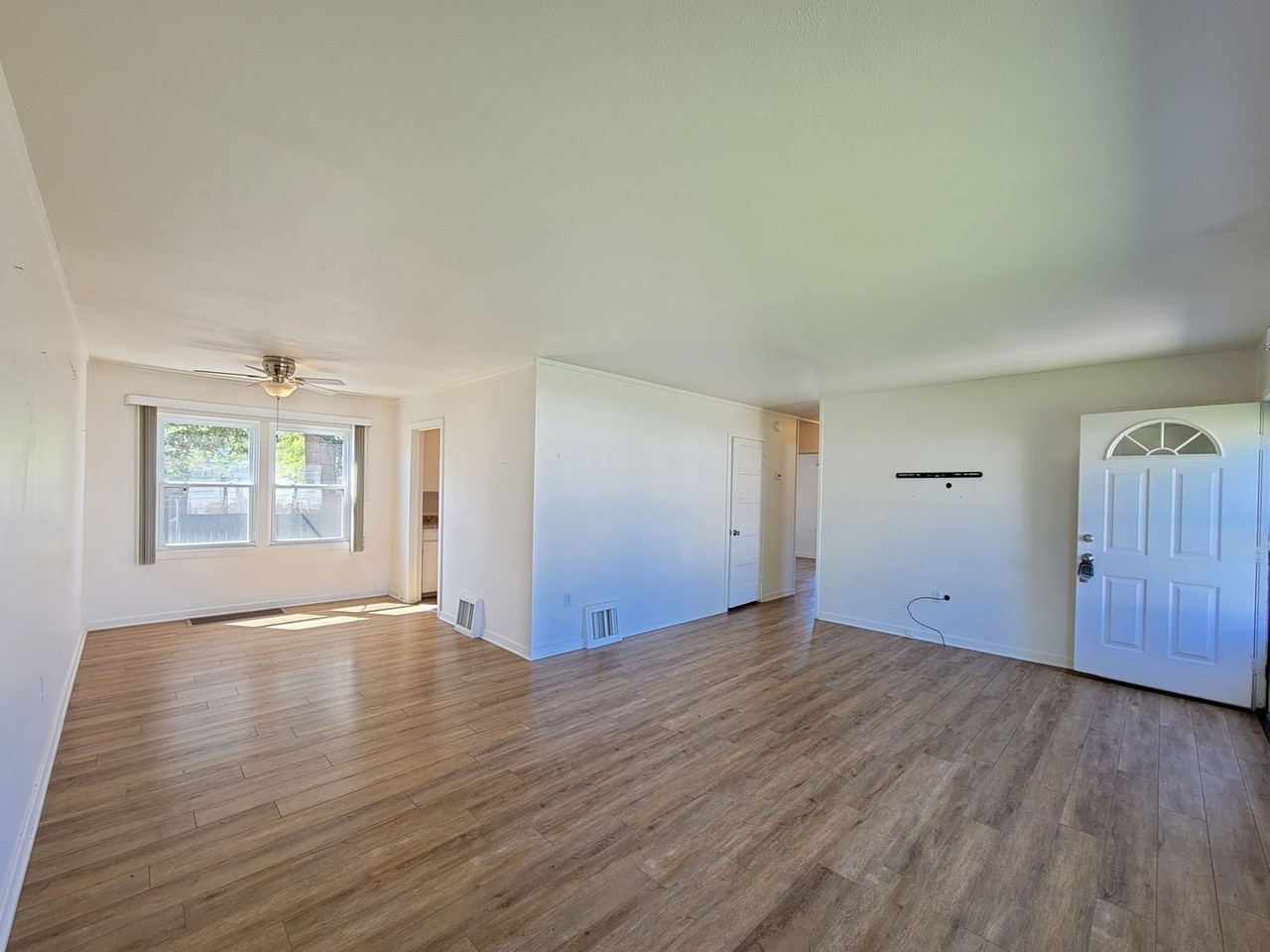 1005 Torbett St - Photo 3 of 16