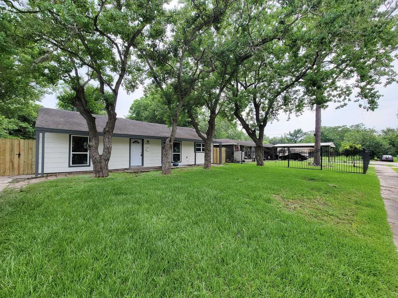 5606 Willow Glen Dr - Photo 2 of 30