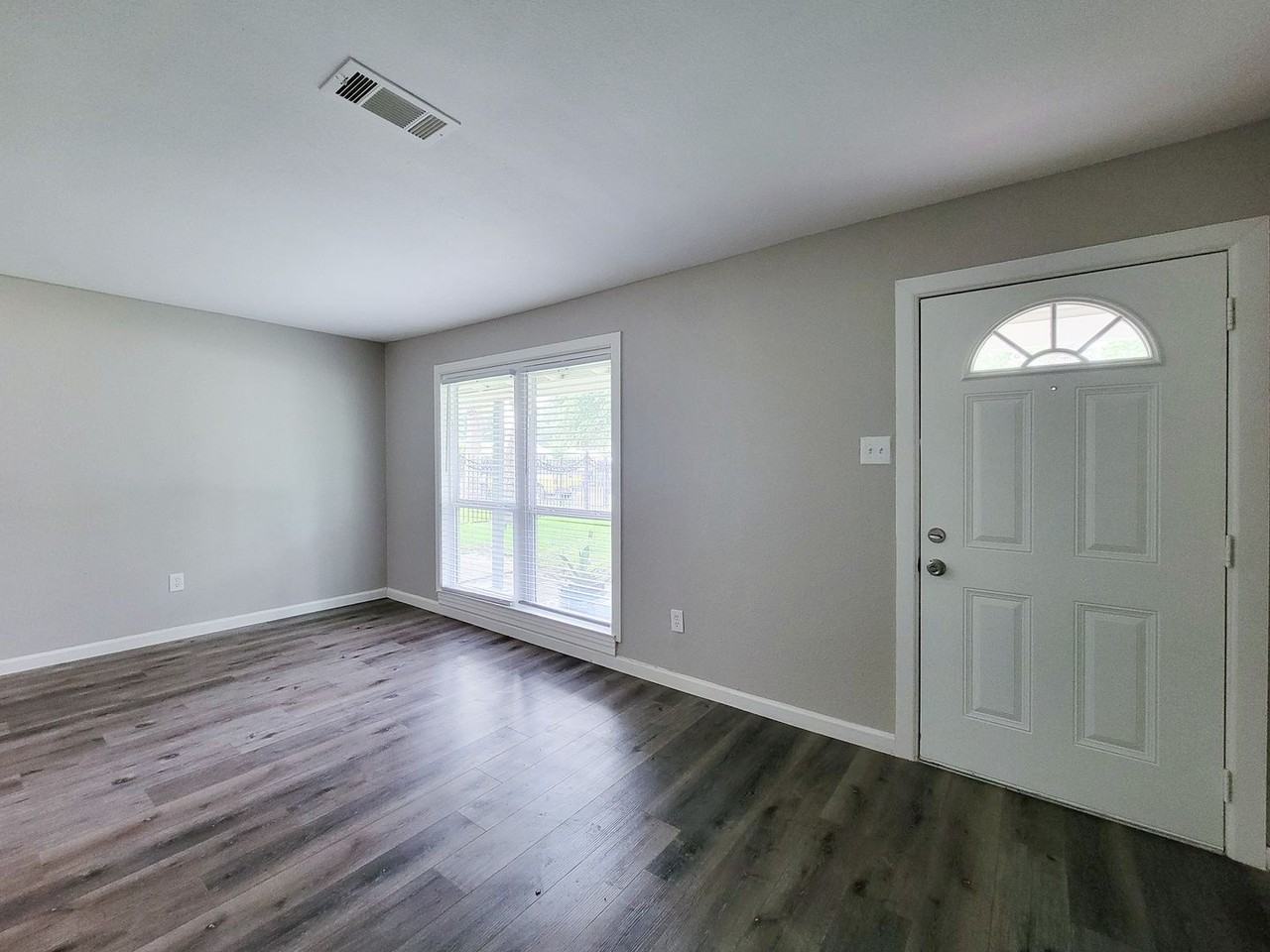 5606 Willow Glen Dr - Photo 4 of 30