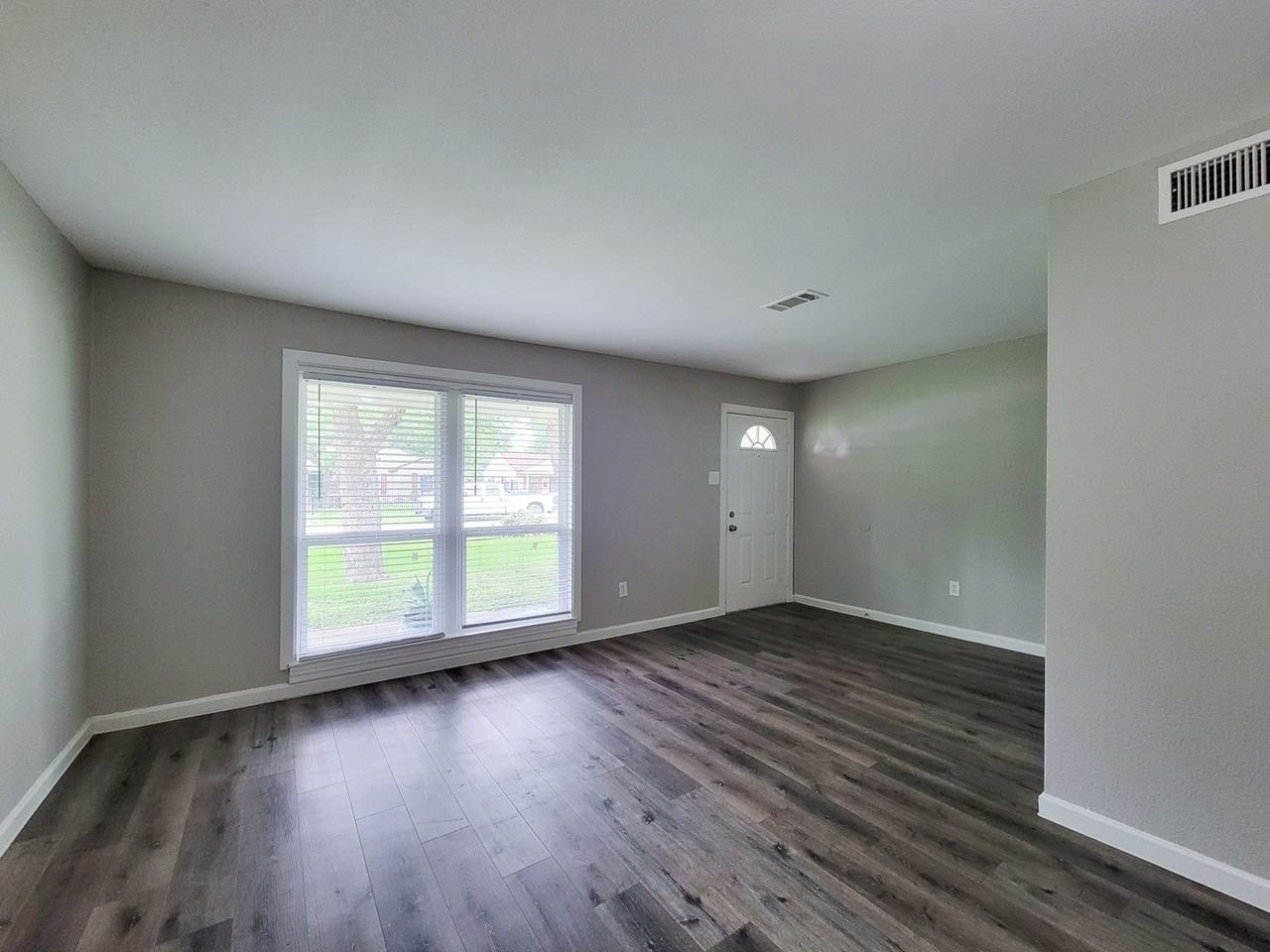5606 Willow Glen Dr - Photo 7 of 30