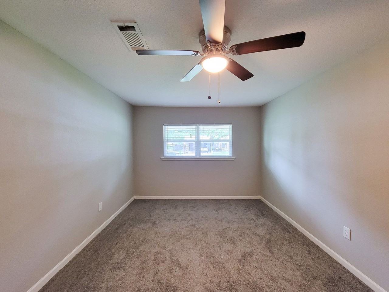 5606 Willow Glen Dr - Photo 6 of 30