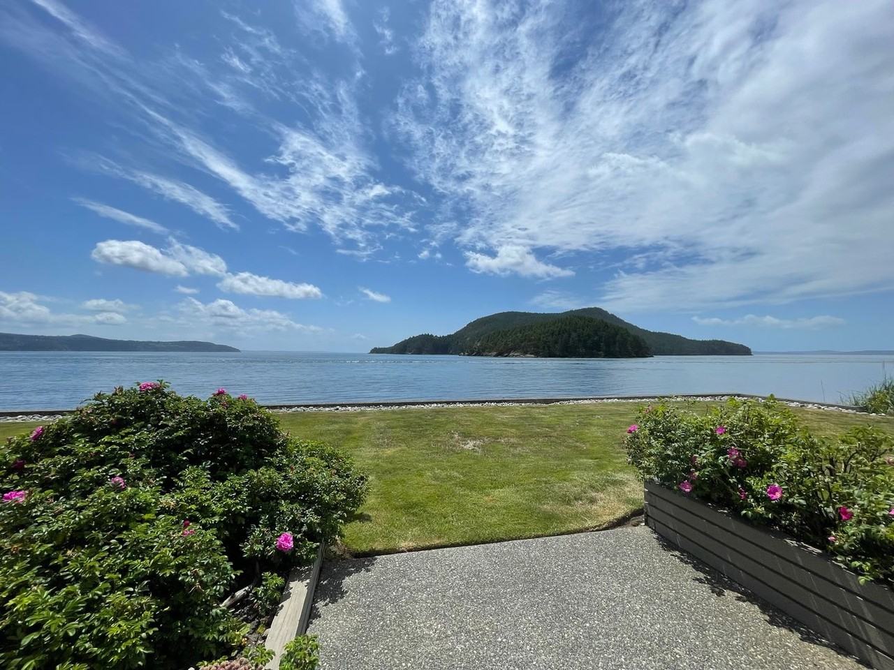 2305 Skyline Way - Photo 2 of 35