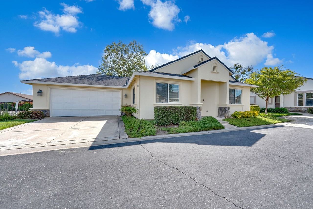 562 Wild Rose Dr - Photo 2 of 46