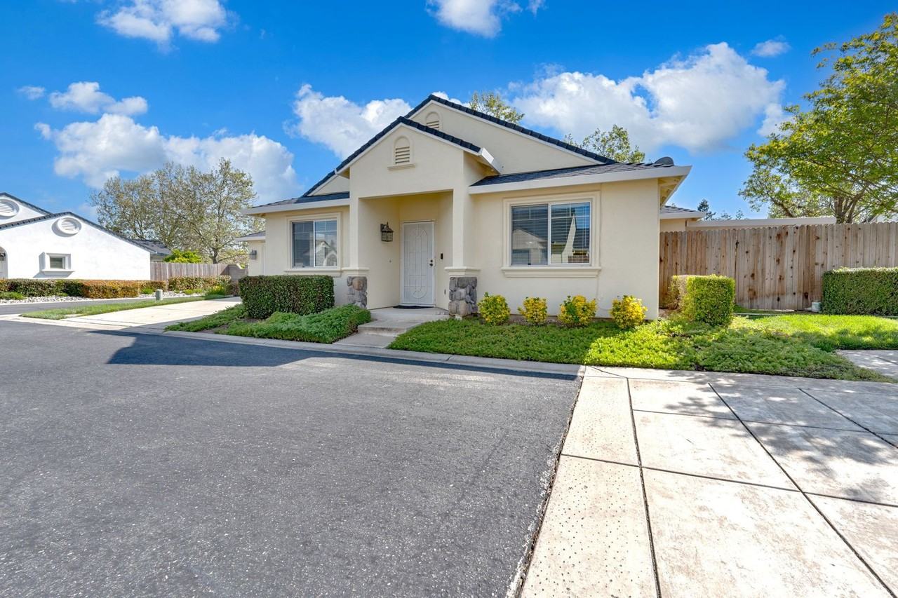 562 Wild Rose Dr - Photo 3 of 46