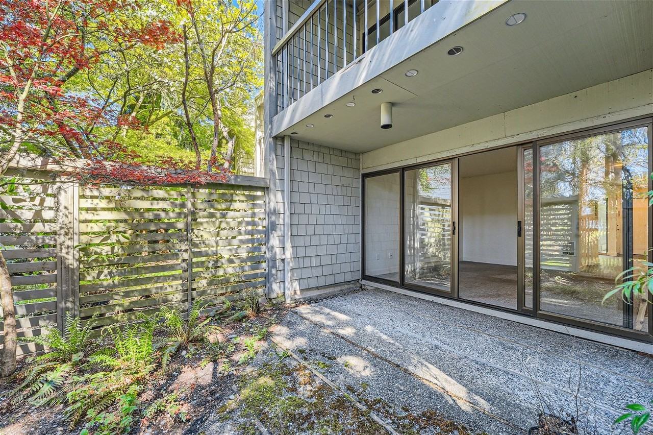 22717 Lakeview Dr - Photo 2 of 11