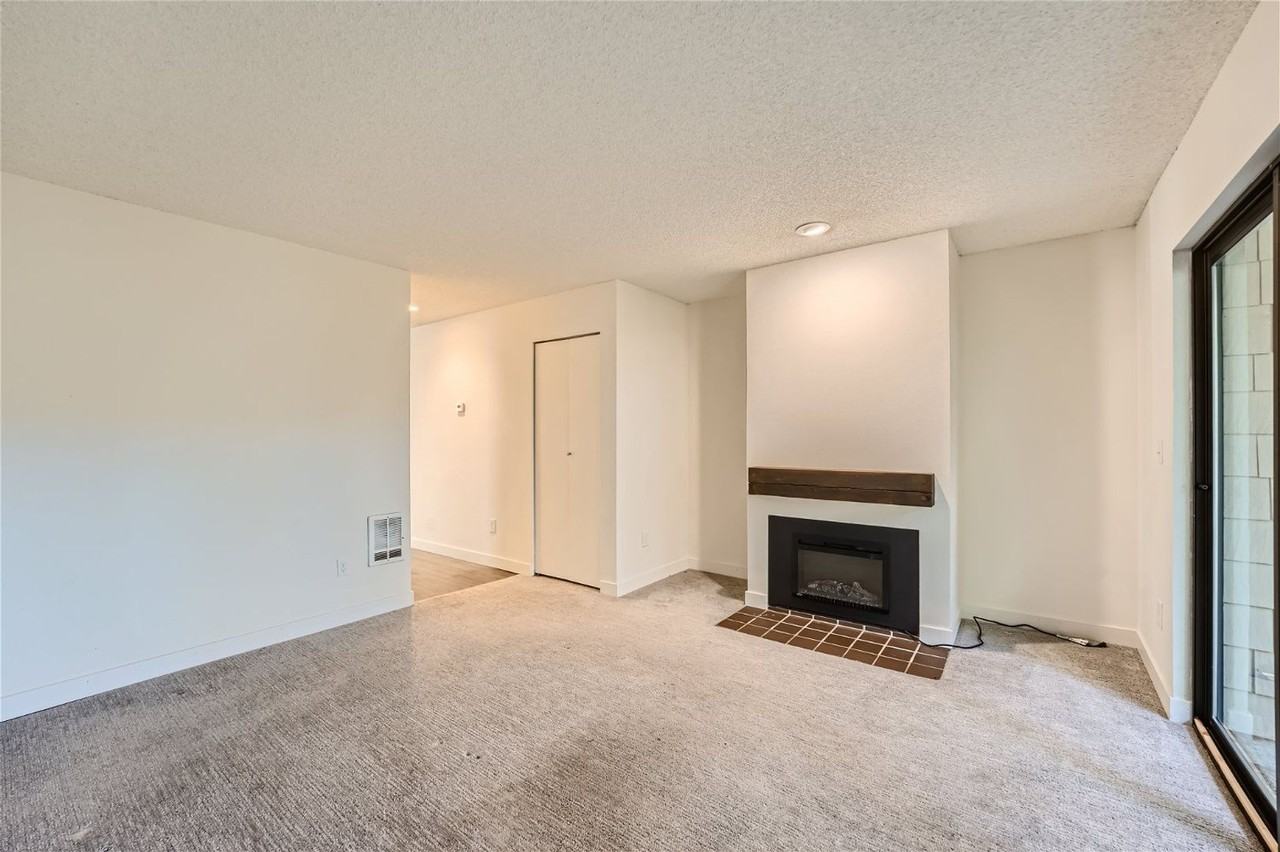 22717 Lakeview Dr - Photo 5 of 11
