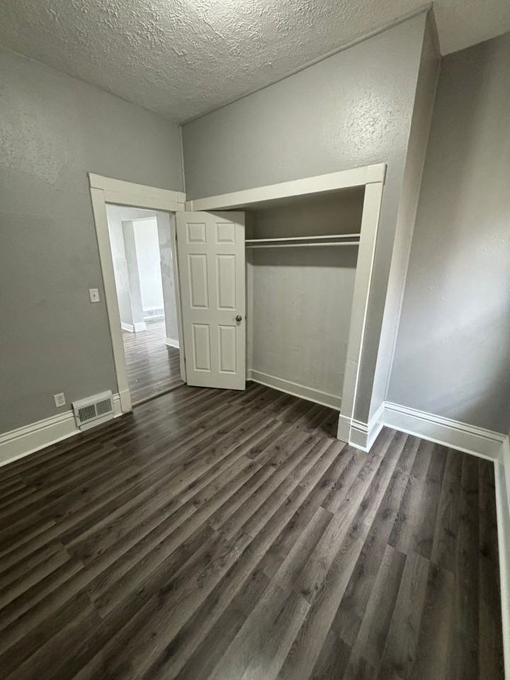2146 N 35th St - Photo 3 of 15