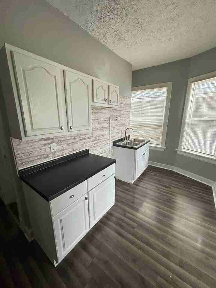 2146 N 35th St - Photo 4 of 15