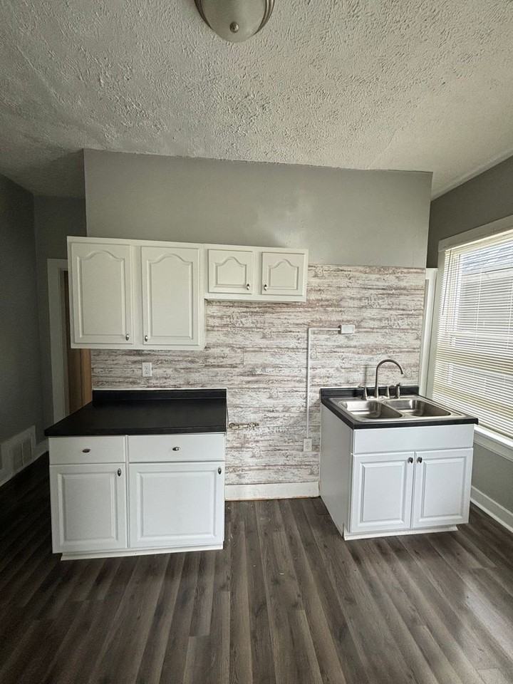2146 N 35th St - Photo 5 of 15