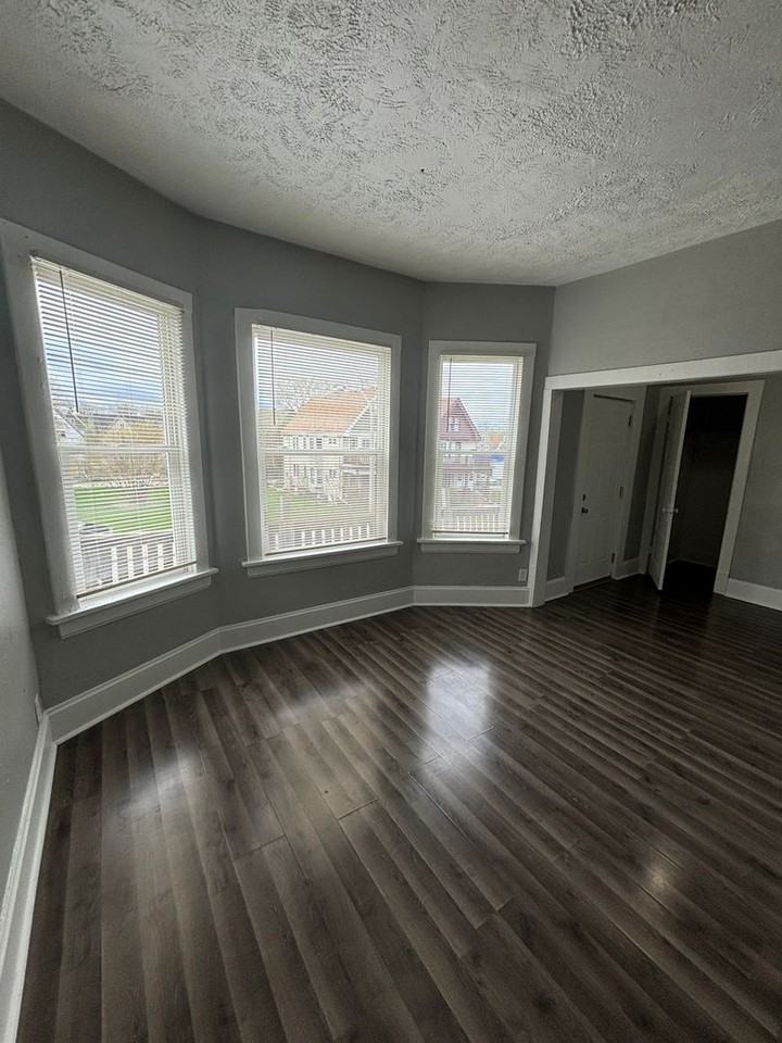 2146 N 35th St - Photo 6 of 15