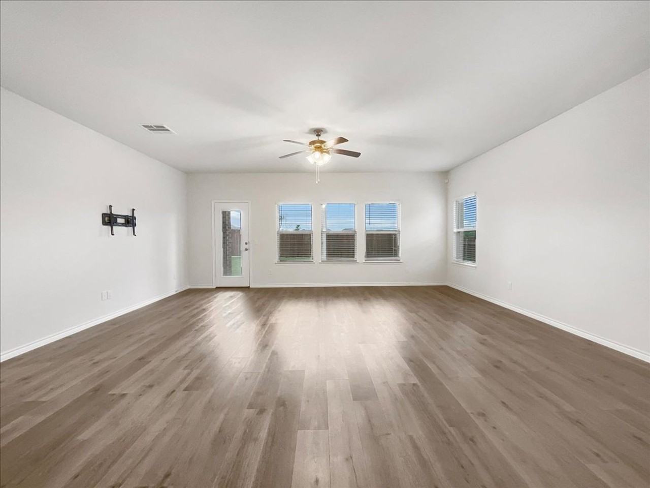 4009 Savoy Way - Photo 4 of 39