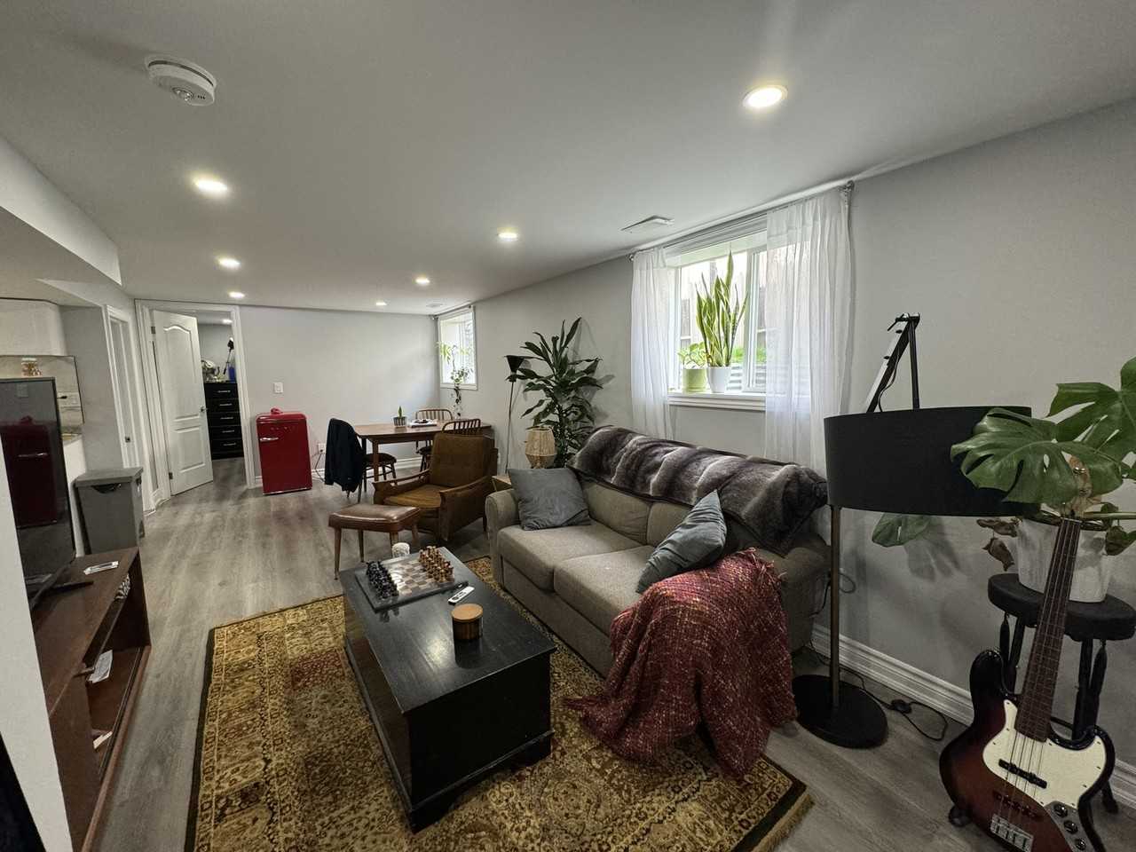 29 Birchcliffe Crescent - Photo 4 of 14